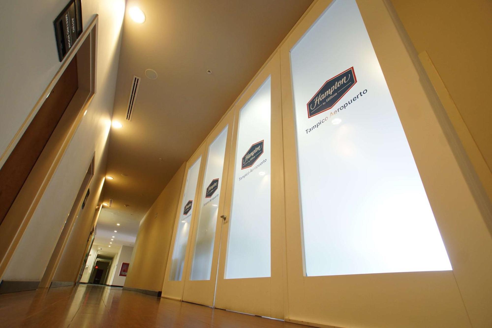 Hampton Inn Tampico Airport Eksteriør bilde