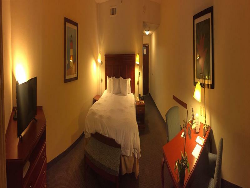 Hampton Inn Tampico Airport Eksteriør bilde